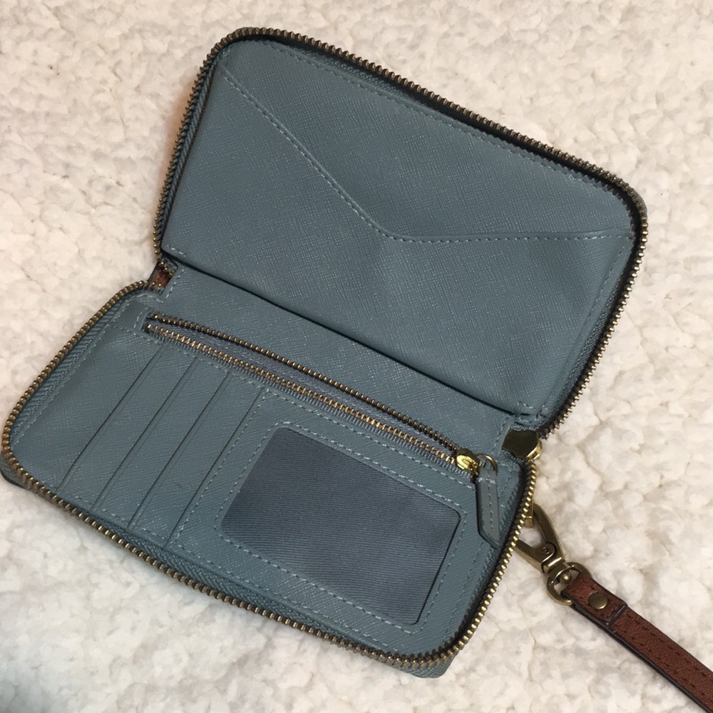 FOSSIL Wristlet - Picture 3 of 3